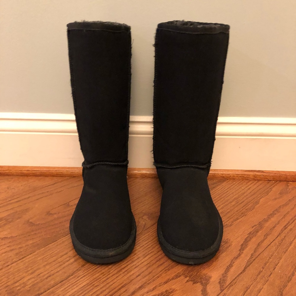 Black ugg boots